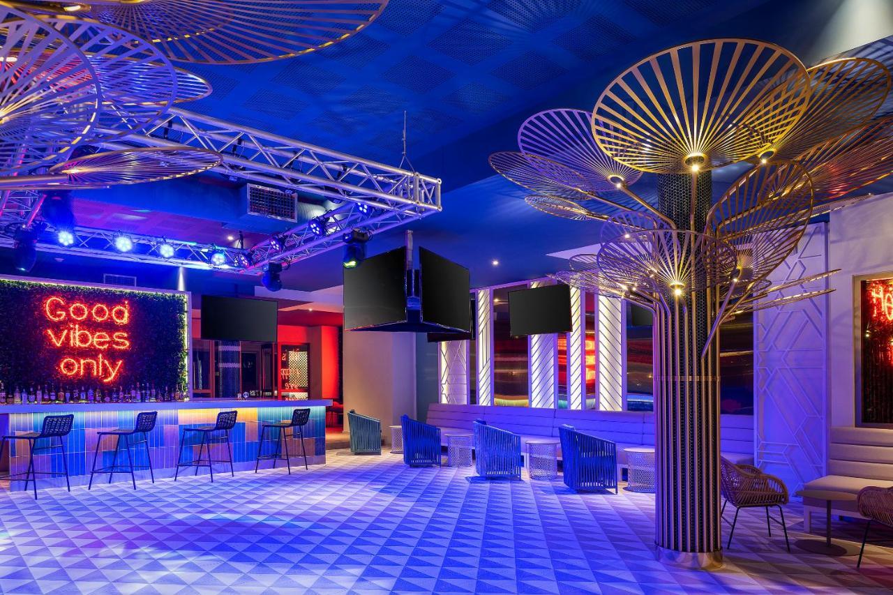 Catalonia Grand Costa Mujeres All Suites & Spa Канкун Экстерьер фото The interior of the nightclub