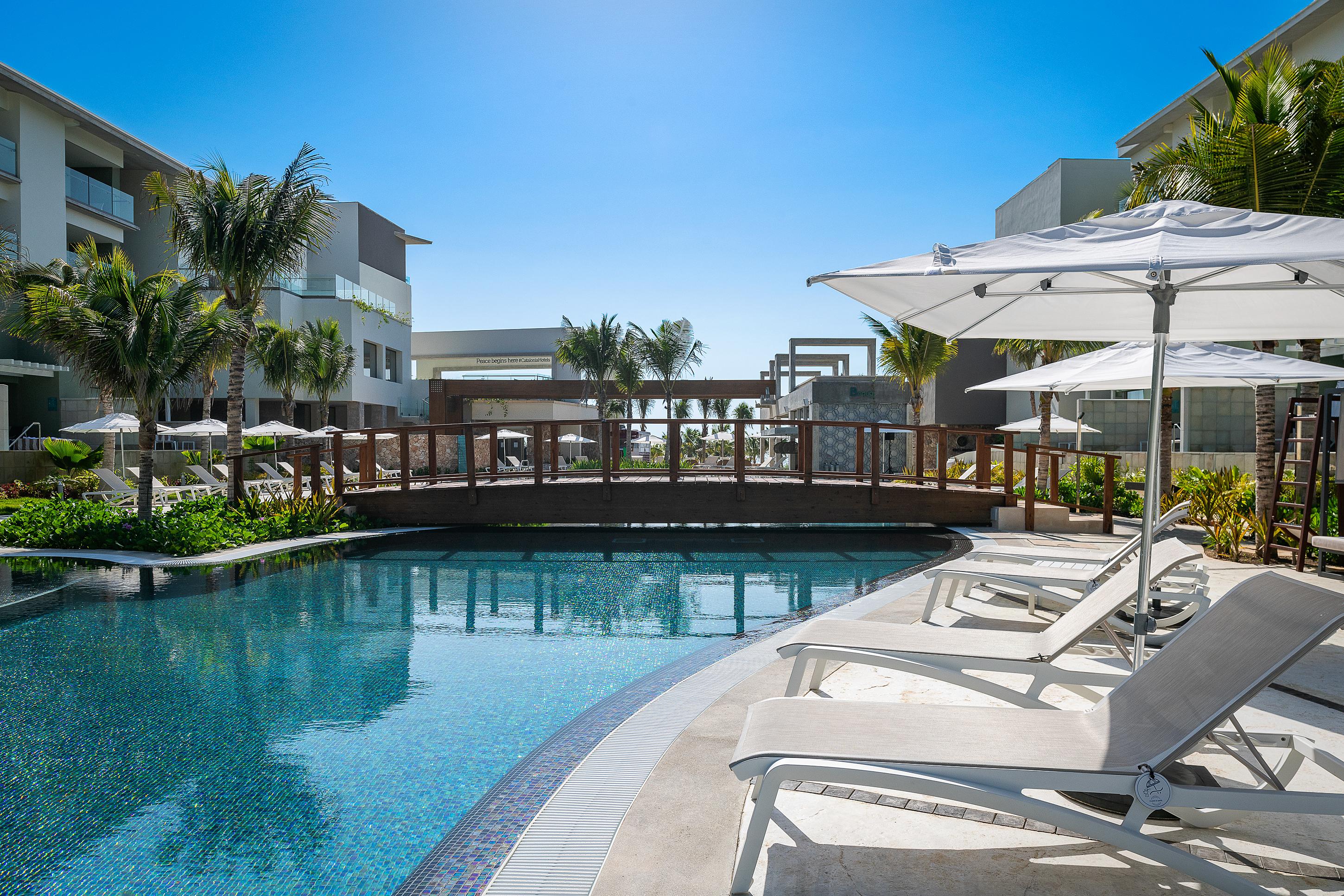 Catalonia Grand Costa Mujeres All Suites & Spa Канкун Экстерьер фото The Fives Beach Hotel & Residences